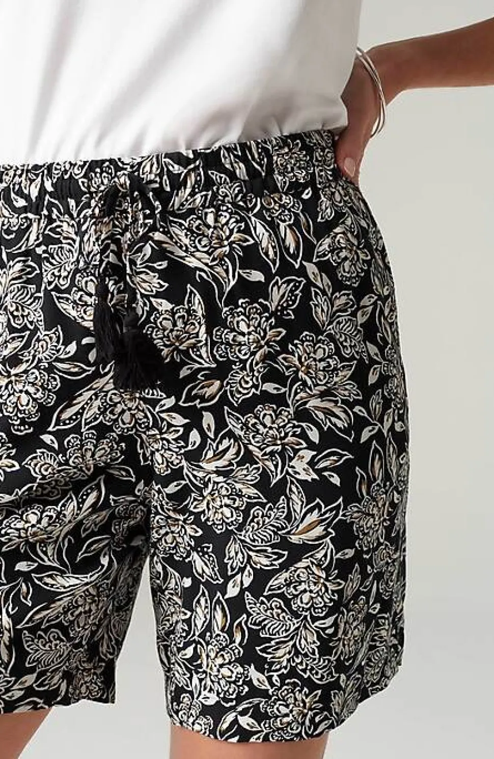 Tasseled-Drawstring Pull-On Shorts | Jjill